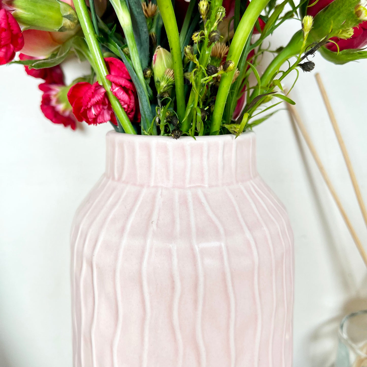 Gestreifte pastellrosa Vase