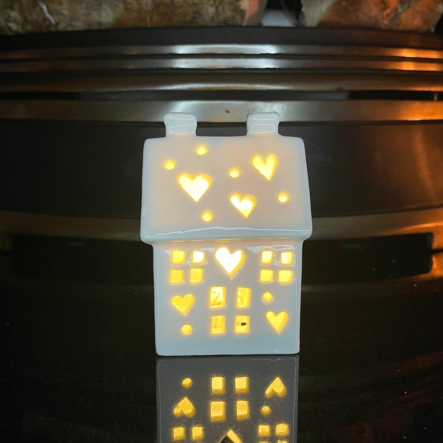 Weiße Keramikhaus-Weihnachtsdekoration mit LED-Leuchten