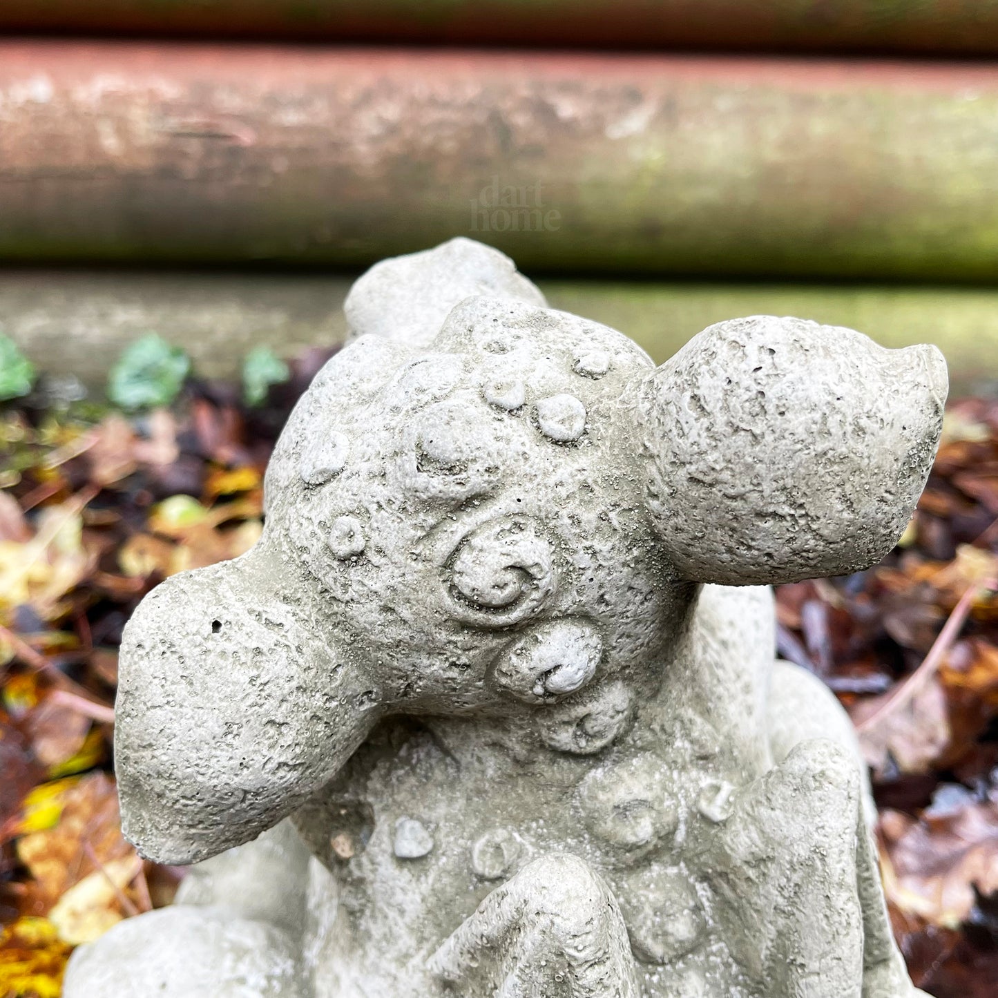 Ruhende Drachenstatue aus Stein