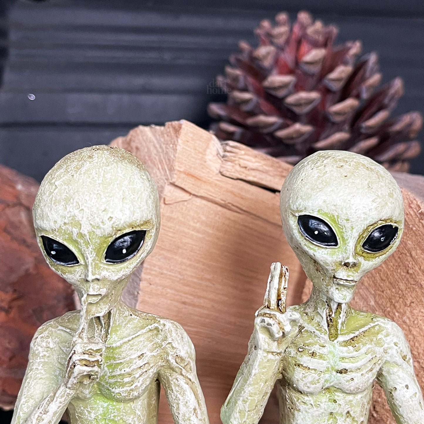 Set mit 2 Alien-Regaldekorationen