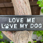Schwarzes Gusseisen-Wandschild „Love My Dogs“.