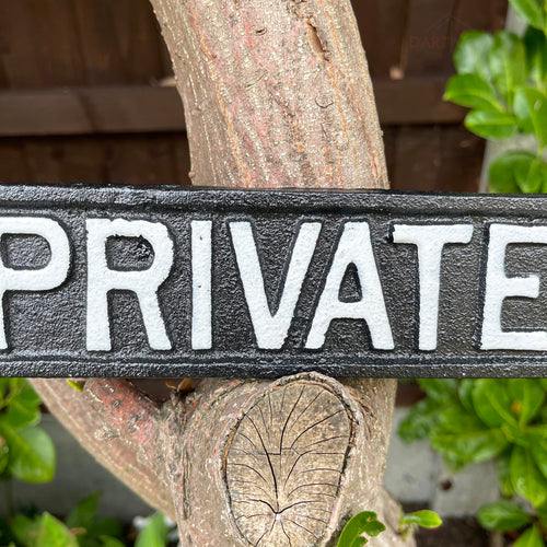 Schwarzes Privatschild aus Gusseisen