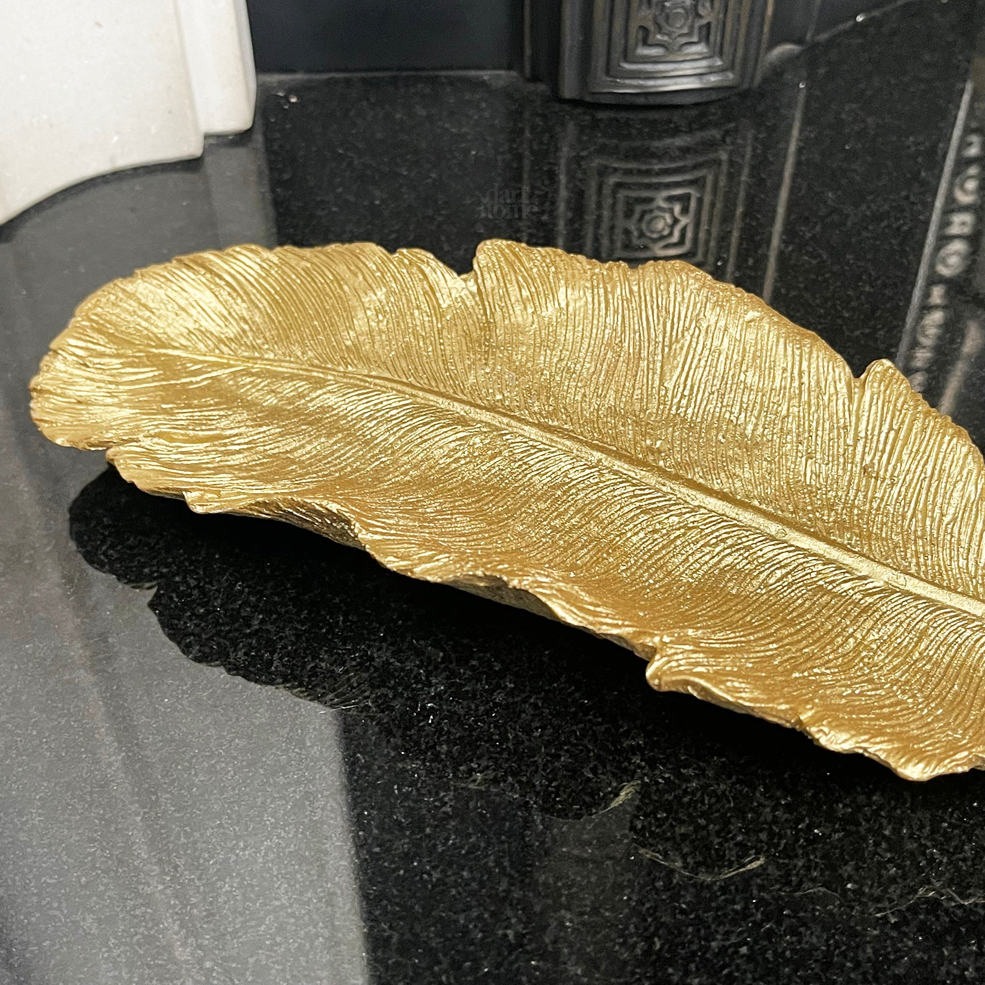 Goldenes dekoratives Blatttablett