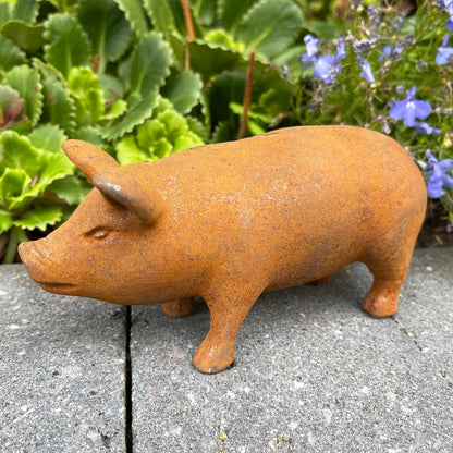 Rostige Gartenstatue Schwein aus Gusseisen, 16 cm