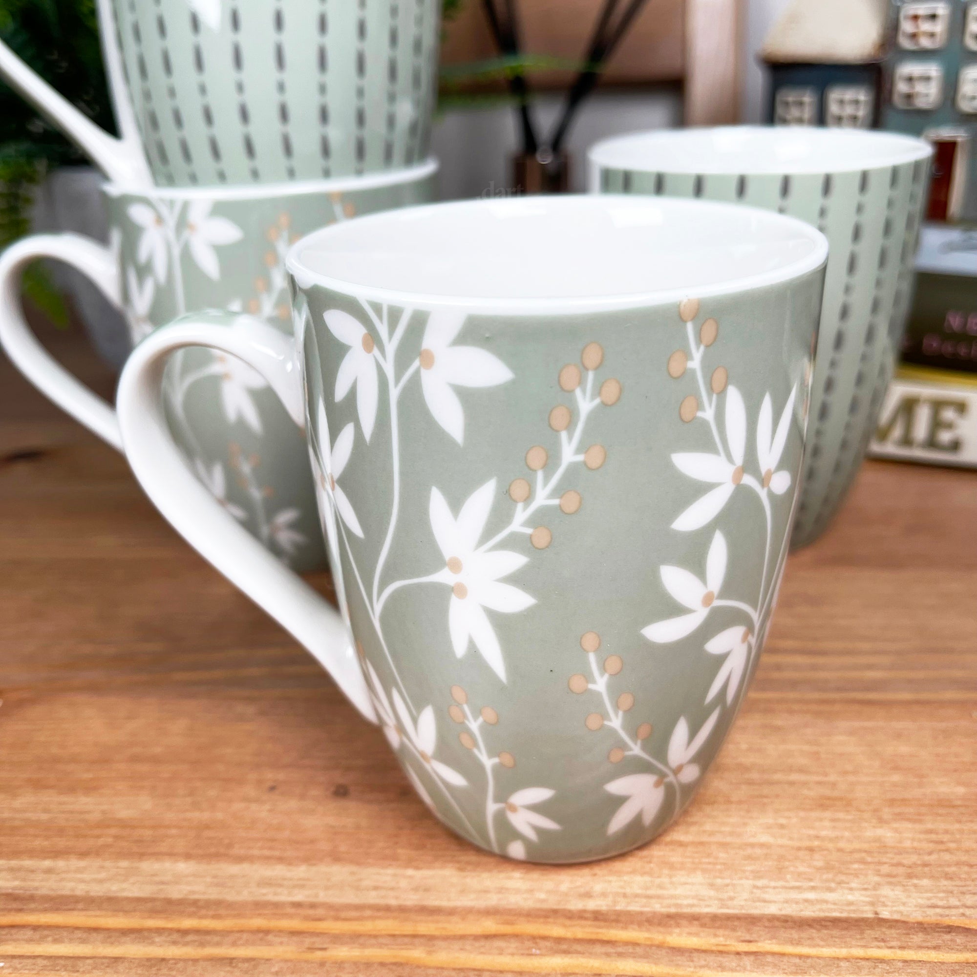 Set mit 4 salbeigrünen Tassen 350 ml