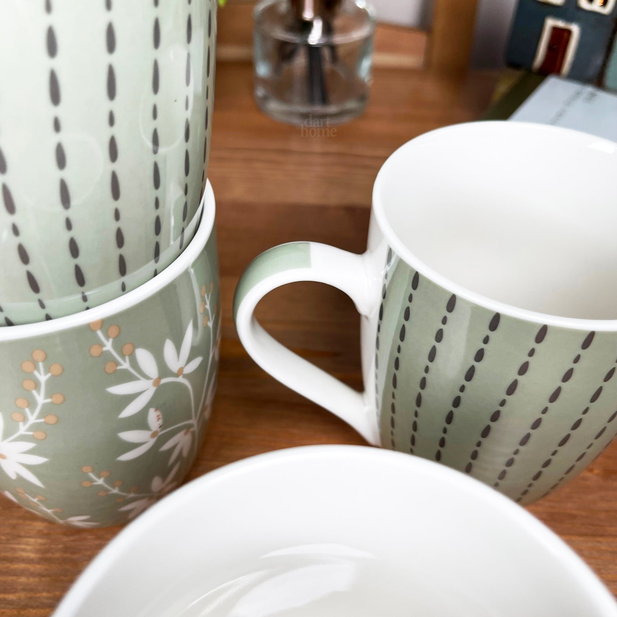 Set mit 4 salbeigrünen Tassen 350 ml