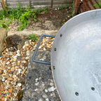 Große schwarze Feuerschale aus Gusseisen