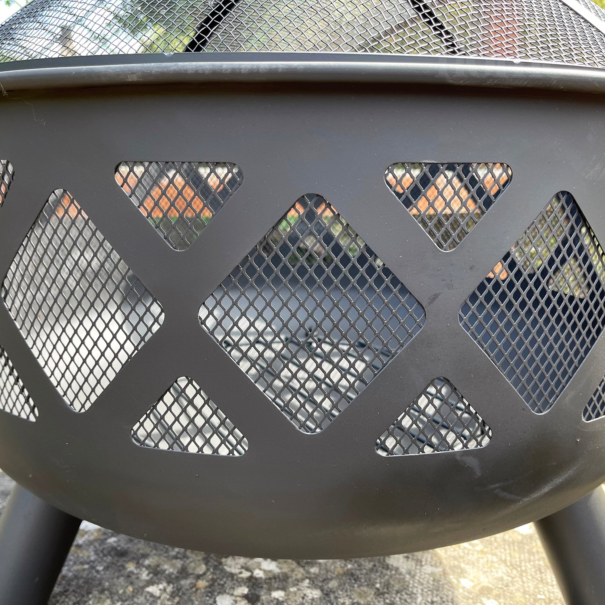 61 cm tiefe Feuerstelle aus Stahl mit Deckel