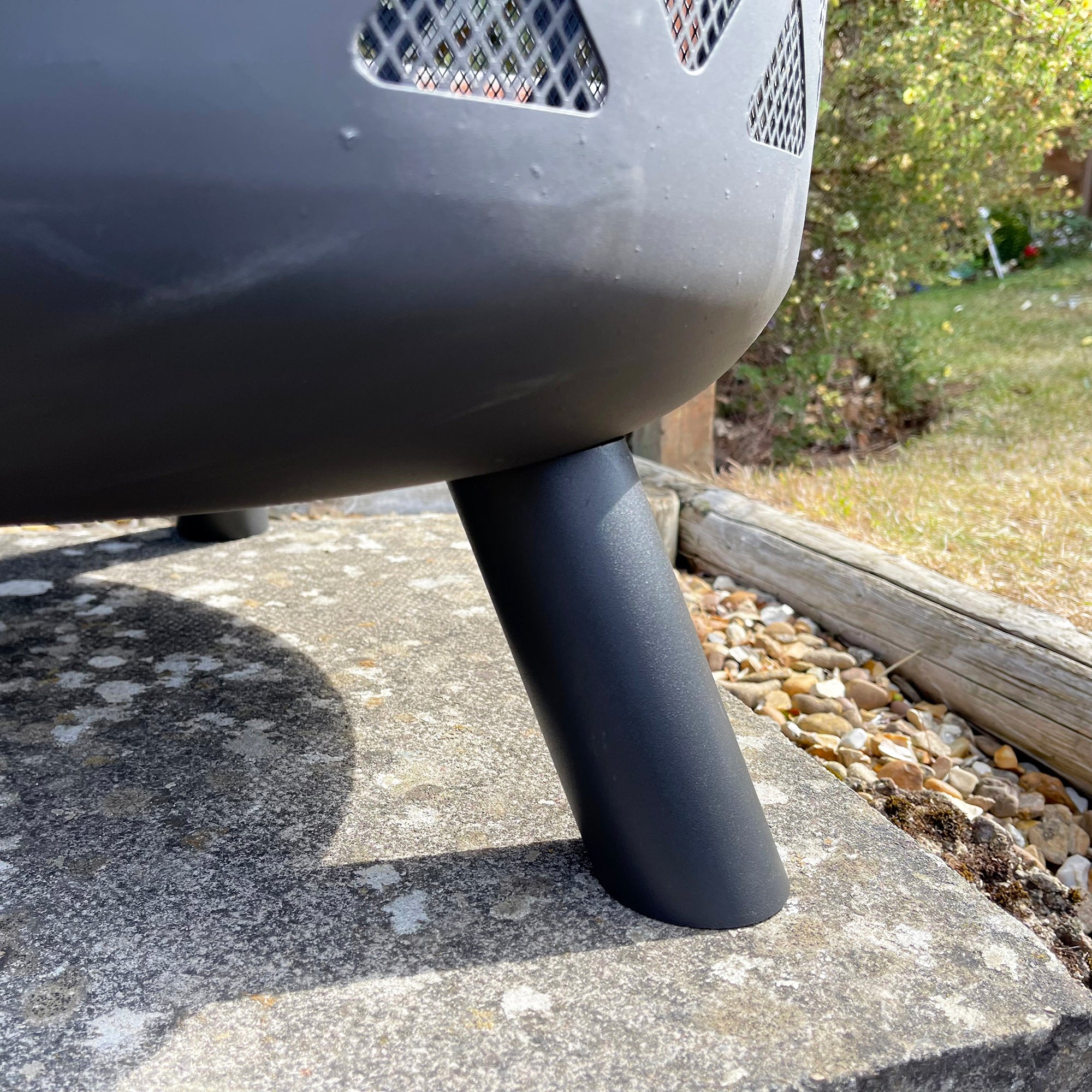 61 cm tiefe Feuerstelle aus Stahl mit Deckel