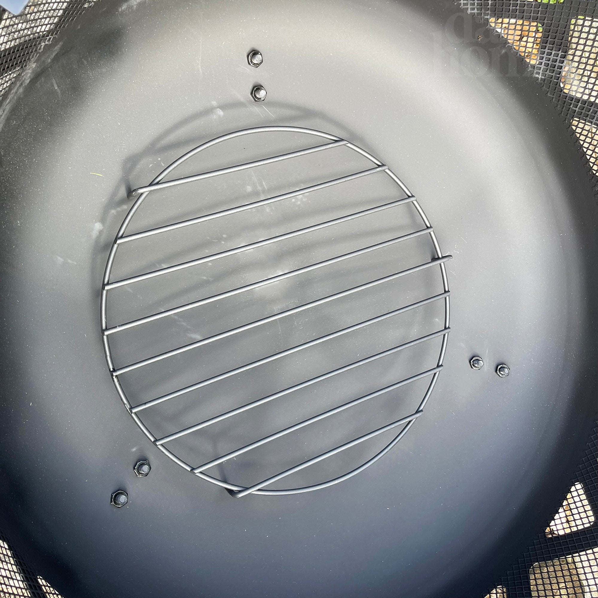 61 cm tiefe Feuerstelle aus Stahl mit Deckel