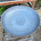 Schwarze Feuerstelle aus Gusseisen mit Beinen – 76 cm