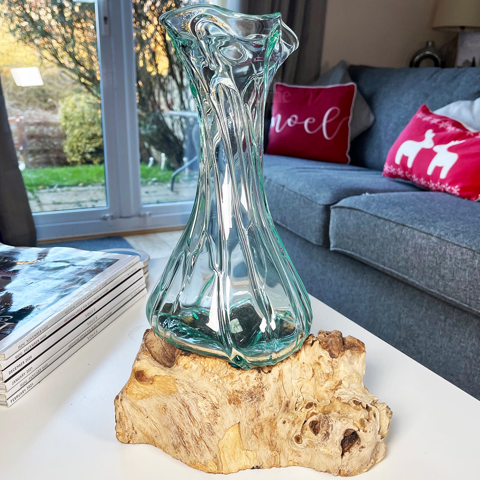 35 cm große Crinkle-Vase aus geschmolzenem Glas auf Treibholzständer