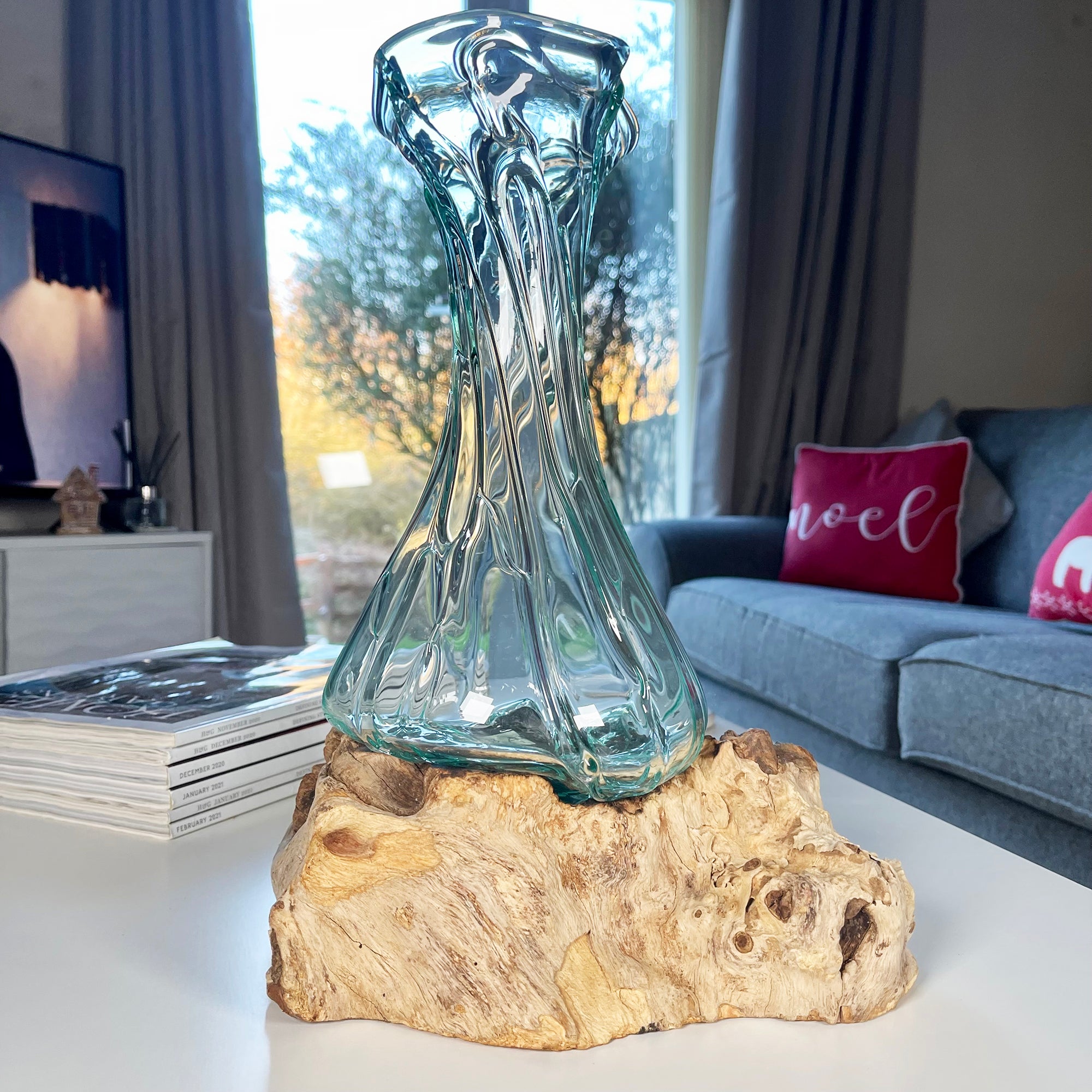 35 cm große Crinkle-Vase aus geschmolzenem Glas auf Treibholzständer