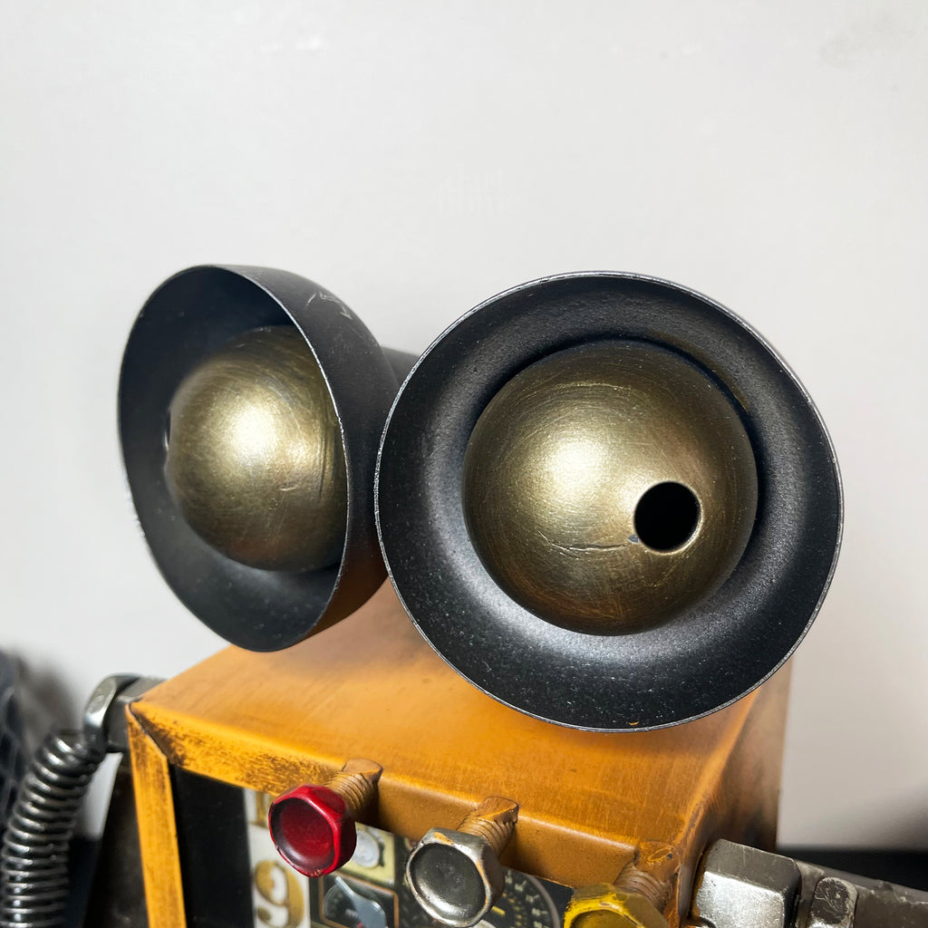 Gelbe quadratische Roboteruhr