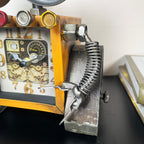 Gelbe quadratische Roboteruhr