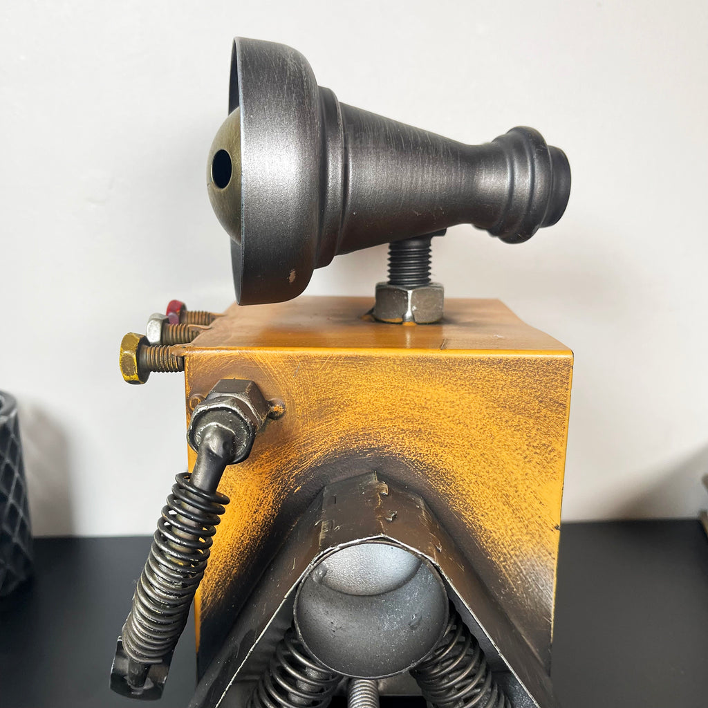 Gelbe quadratische Roboteruhr