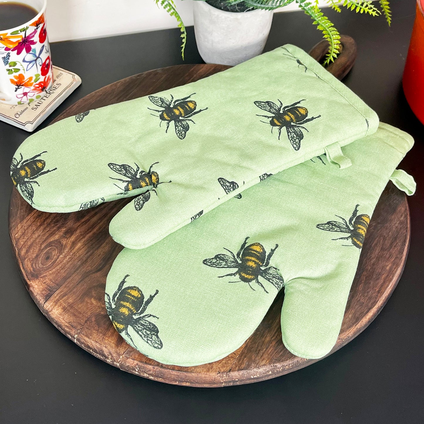 4pc Green Bees Gauntlet Glove & Tea Towel Kitchen Set