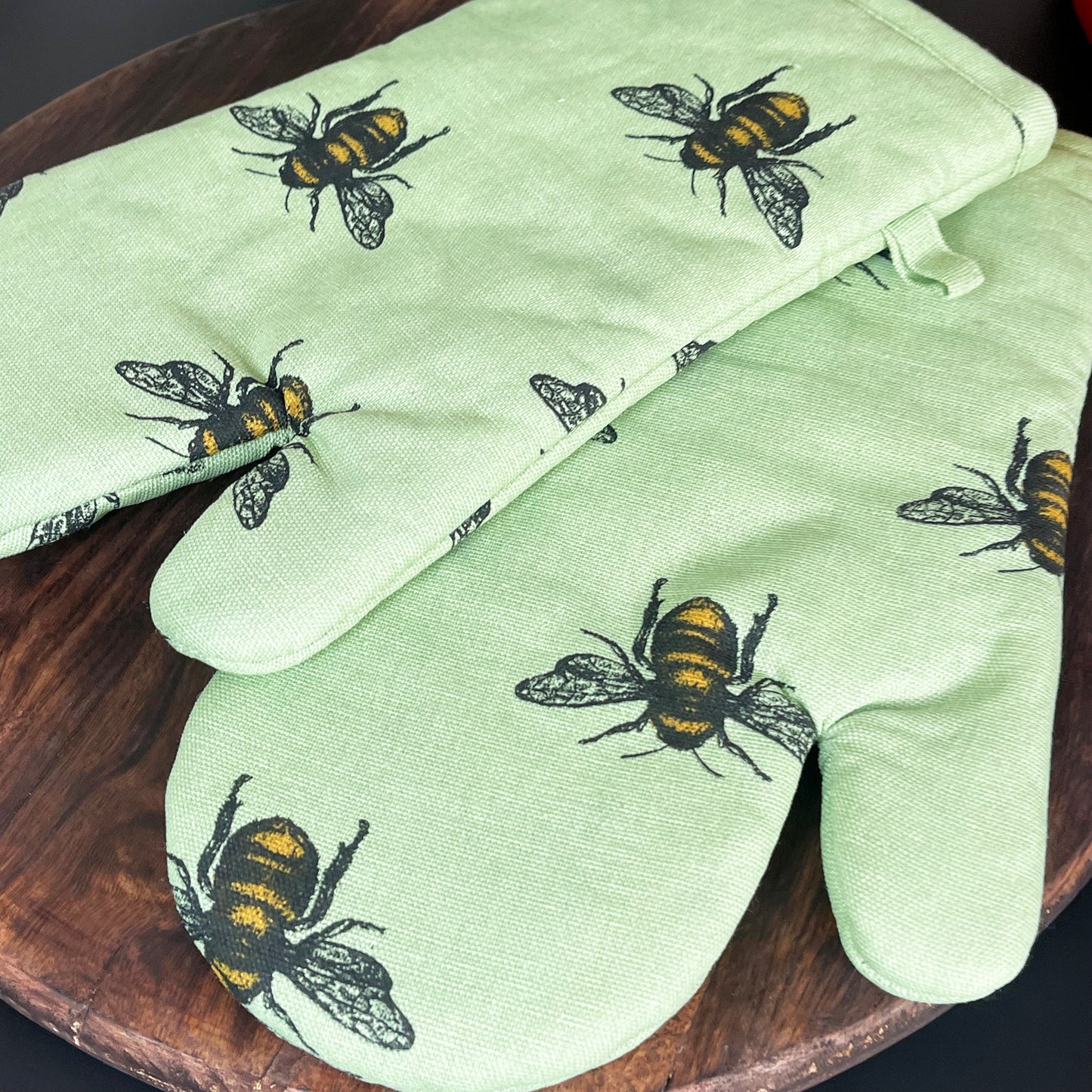 4-teiliges Küchenset mit grünen Bienen, Handschuh, Handschuh und Geschirrtuch