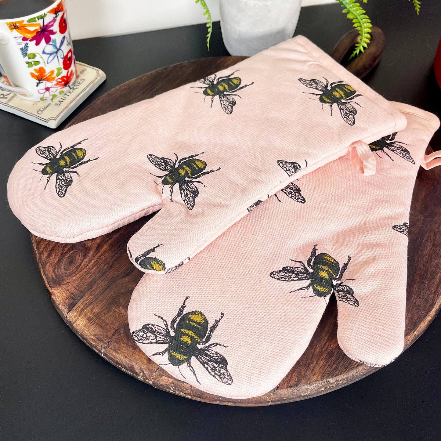 4pc Pink Bees Gauntlet Glove & Tea Towel Kitchen Set