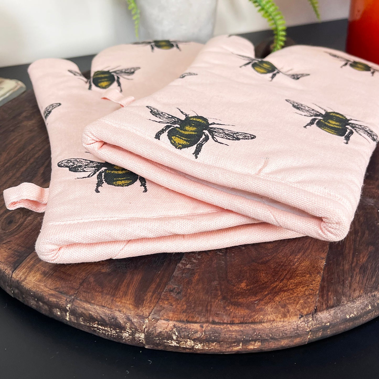 4pc Pink Bees Gauntlet Glove & Tea Towel Kitchen Set