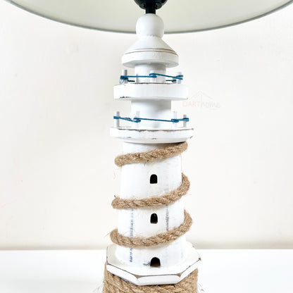 Leuchtturm-Tischlampe aus Holz