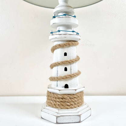 Leuchtturm-Tischlampe aus Holz