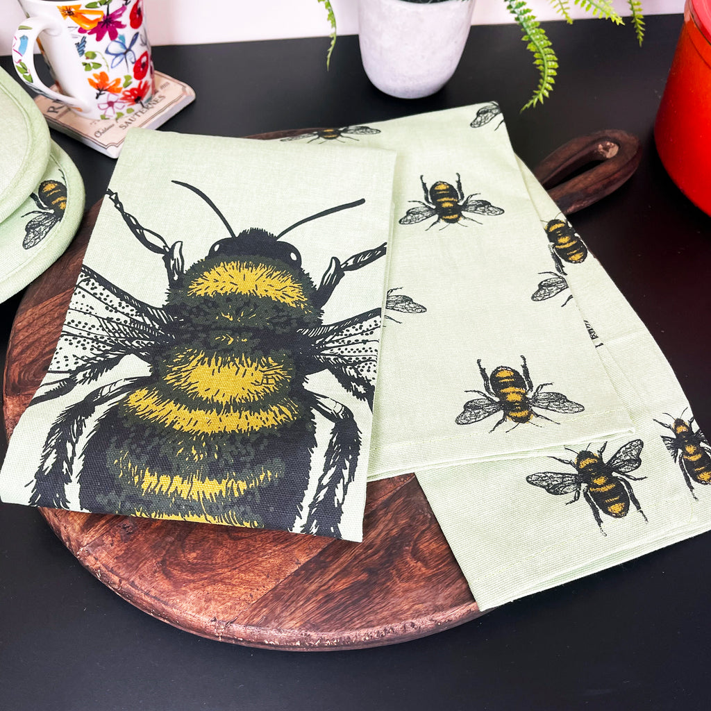 4-teiliges Küchenset mit grünen Bienen, Handschuh, Handschuh und Geschirrtuch