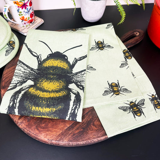 2x Green Summer Bee Tea Towels