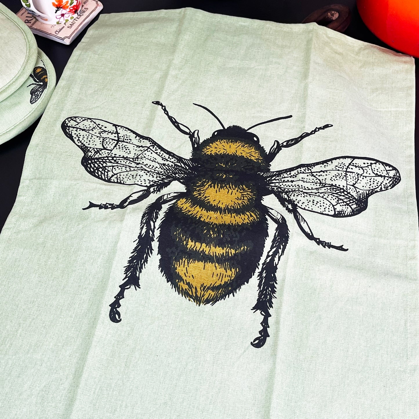 2x Green Summer Bee Tea Towels