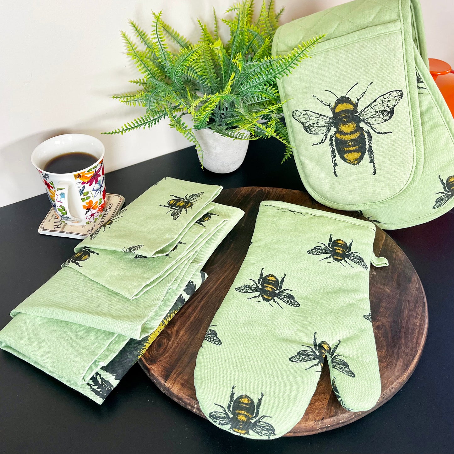 2x Green Summer Bee Tea Towels