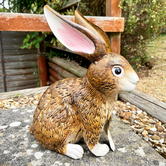 Braune Kaninchen-Gartenskulptur aus Metall