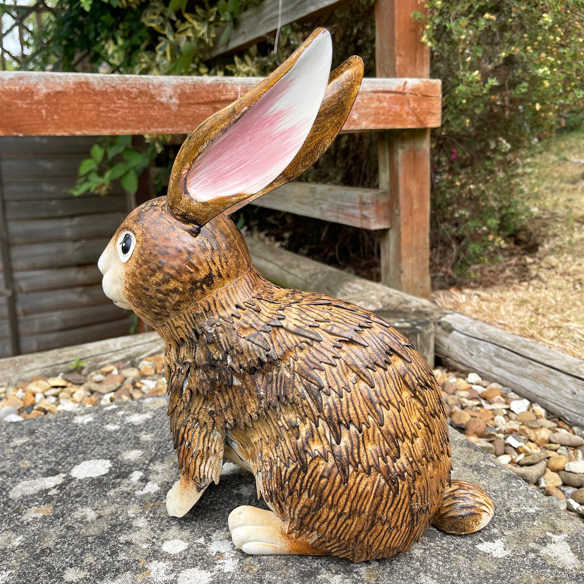 Braune Kaninchen-Gartenskulptur aus Metall