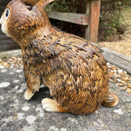 Braune Kaninchen-Gartenskulptur aus Metall