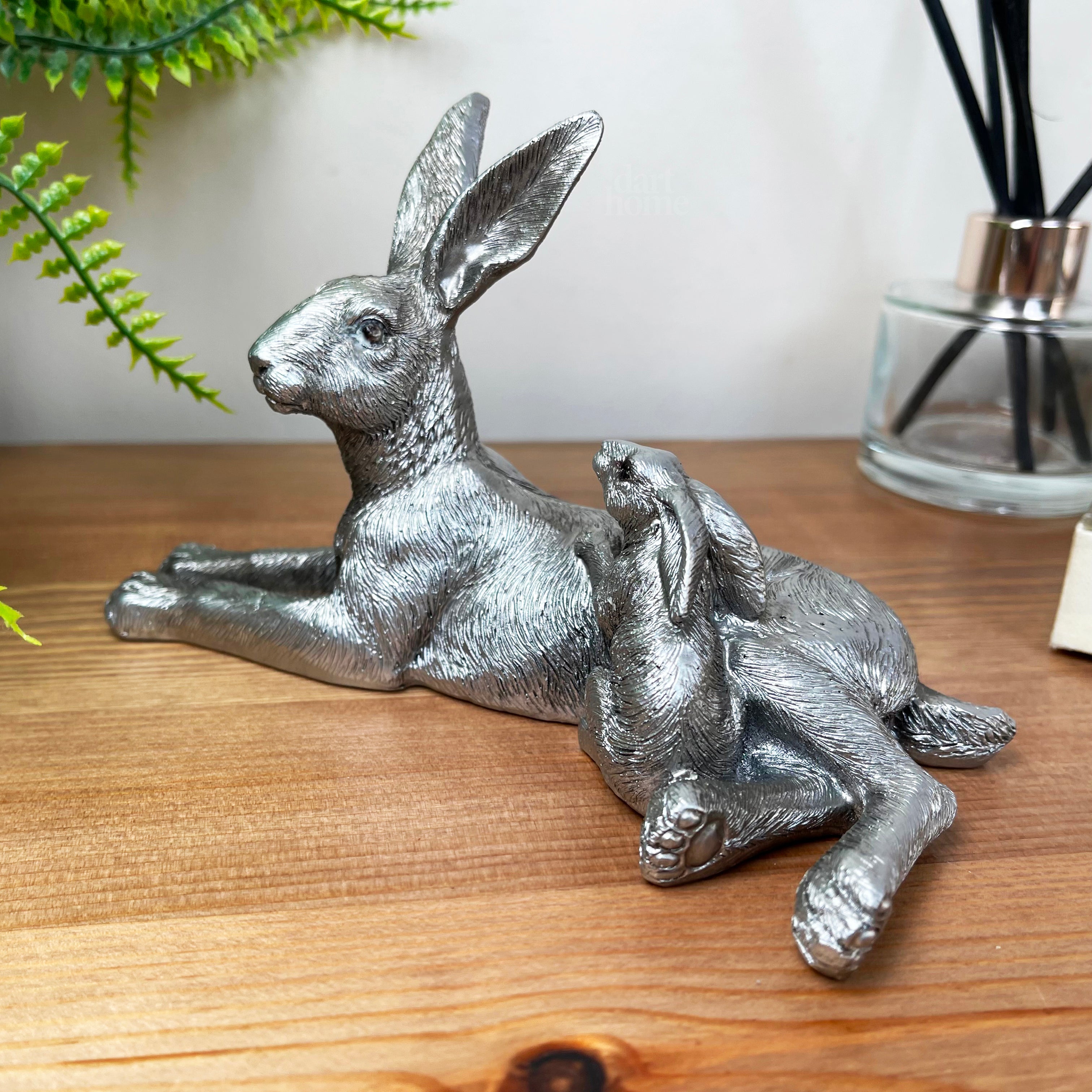 Silbernes Märzhasen- und Baby-Ornament