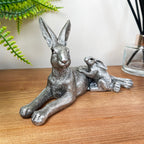 Silbernes Märzhasen- und Baby-Ornament