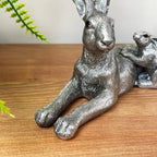 Silbernes Märzhasen- und Baby-Ornament
