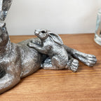 Silbernes Märzhasen- und Baby-Ornament