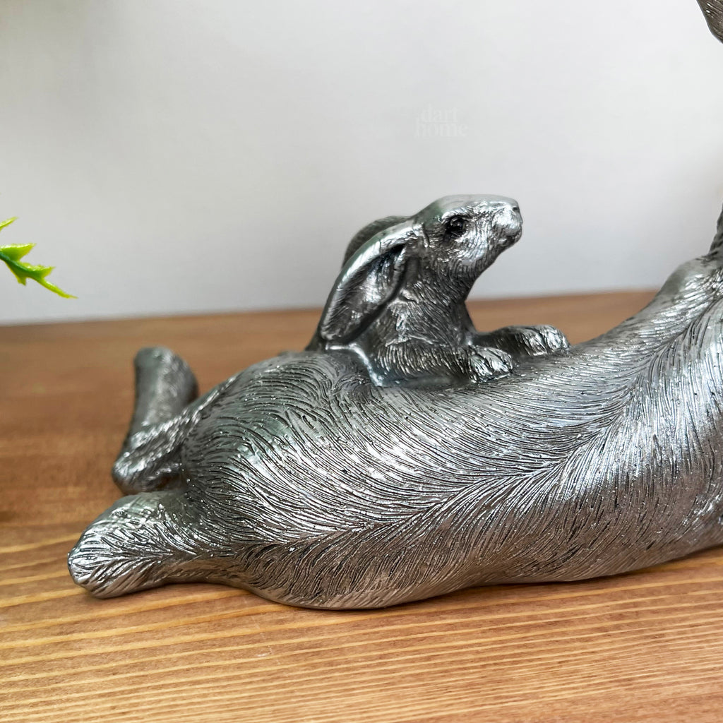 Silbernes Märzhasen- und Baby-Ornament