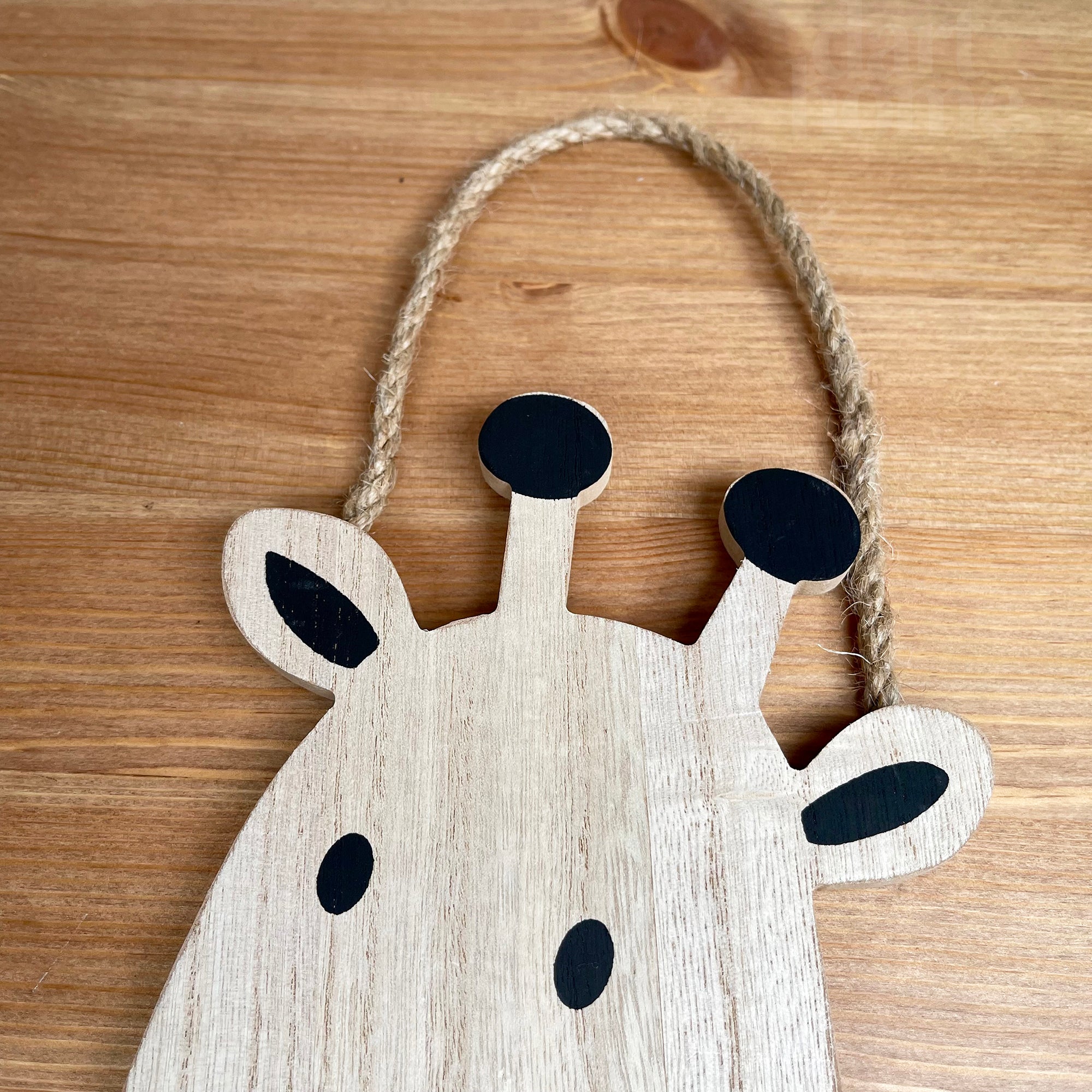 Hanging Giraffe Head Plaque