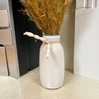 Goldgetrocknete Pampas in Keramikvase
