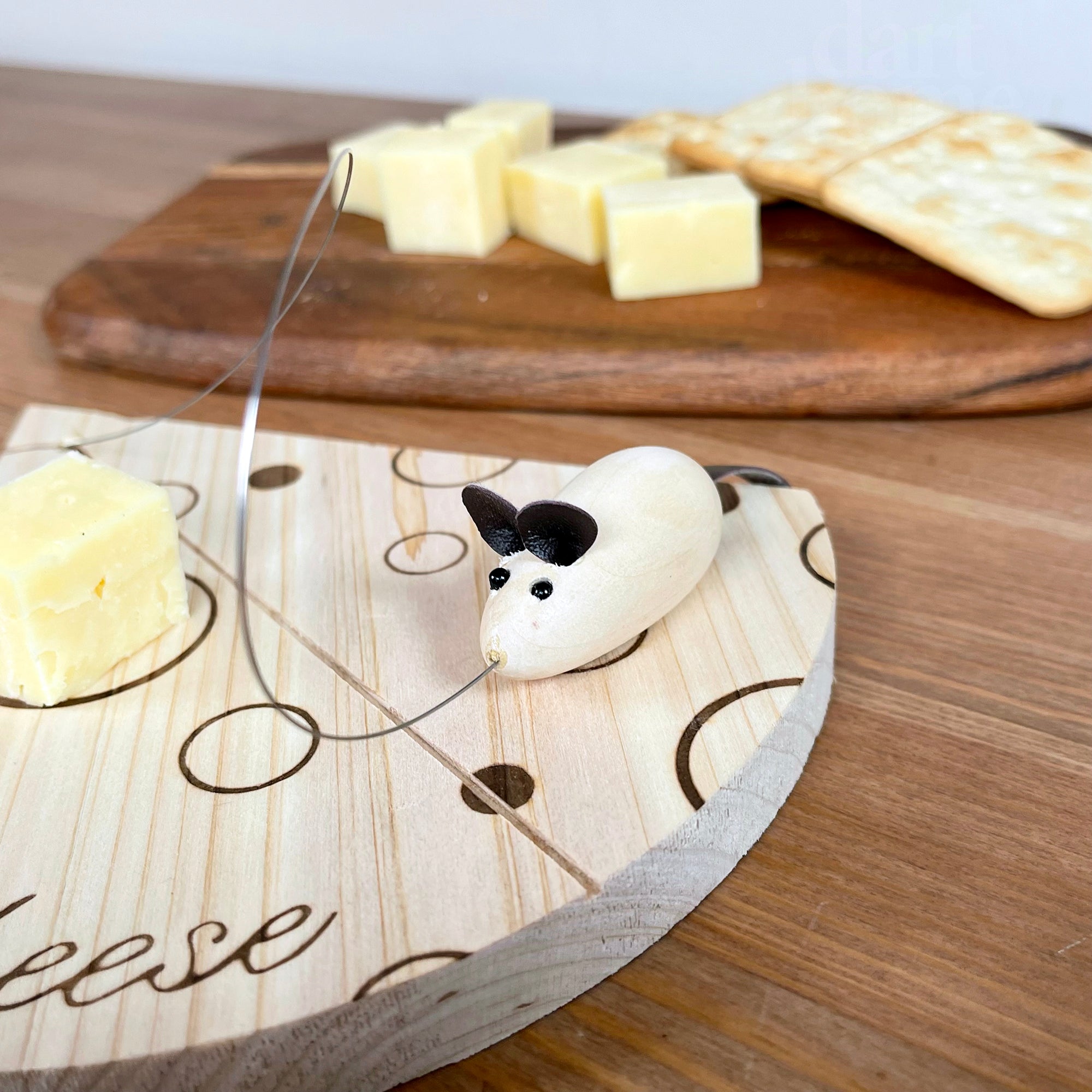 Wood Cheese Board With Mouse Wire Cutter