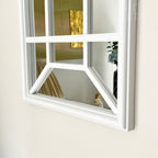 Weißer gotischer Bogenfensterspiegel, 70 cm