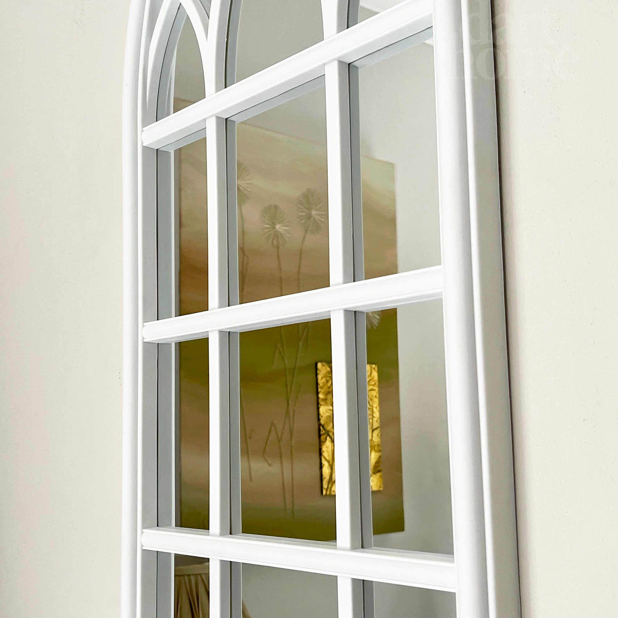 Weißer gotischer Bogenfensterspiegel, 70 cm