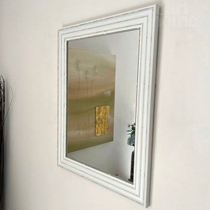Weißer, abgeschrägter Wandspiegel – Kunststoffrahmen