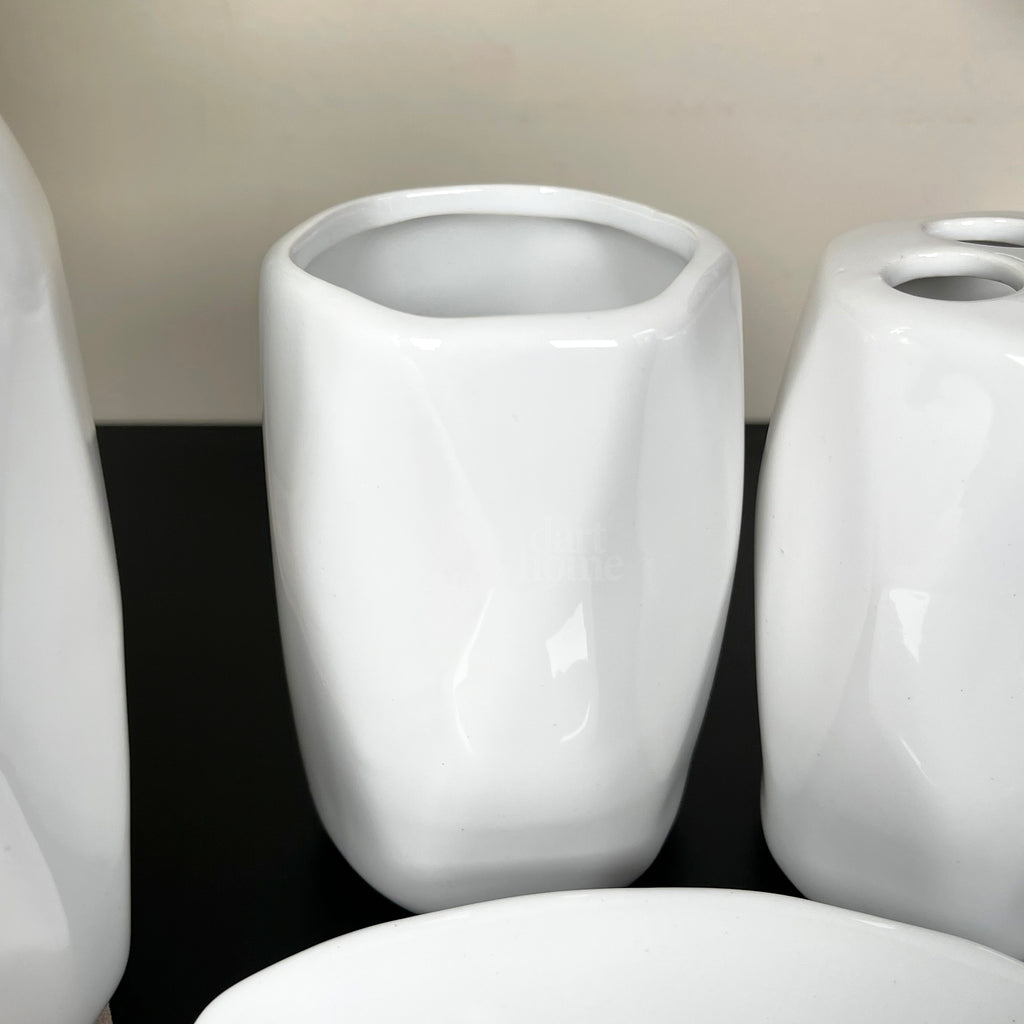4-teiliges weißes geometrisches Badezimmerzubehörset