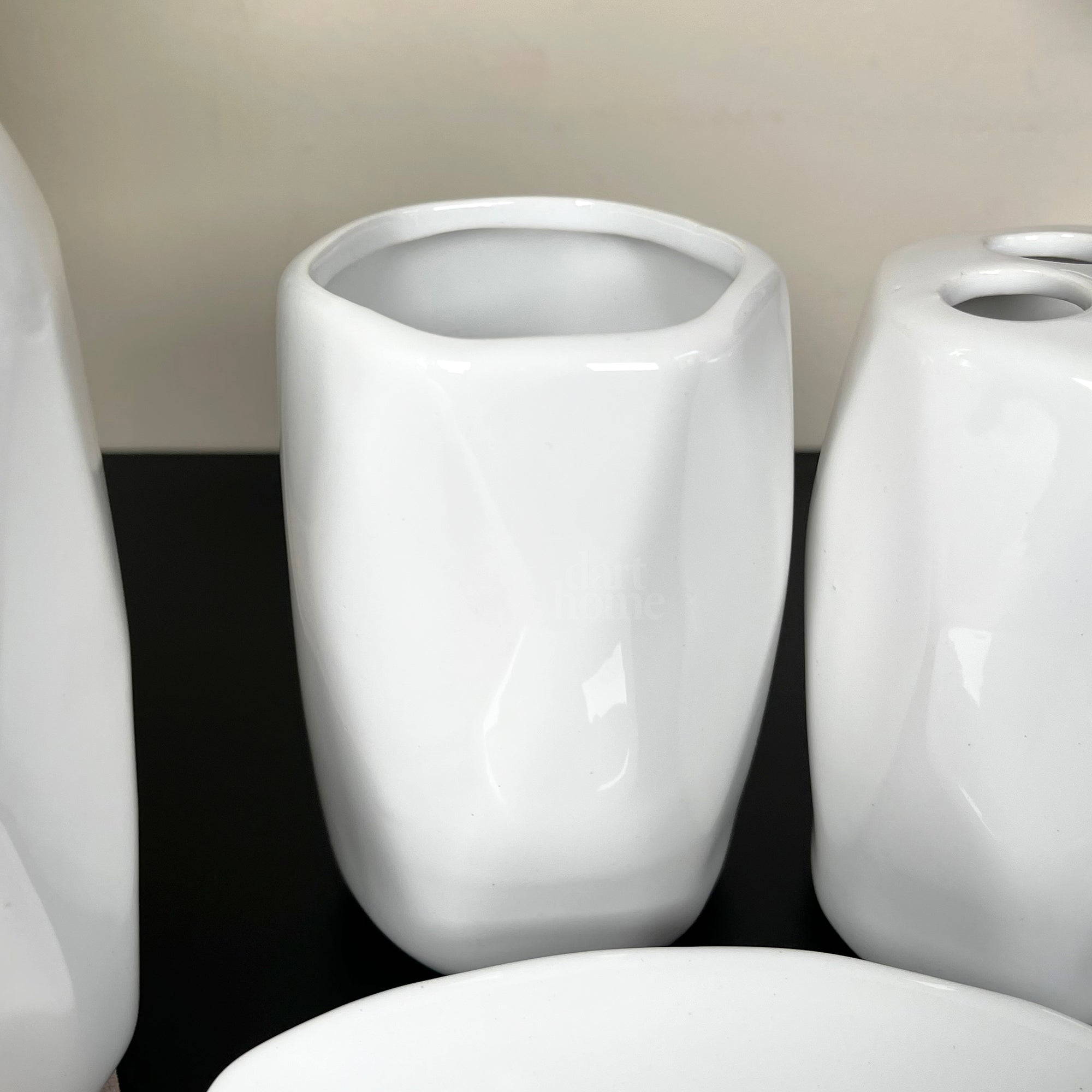 4-teiliges weißes geometrisches Badezimmerzubehörset