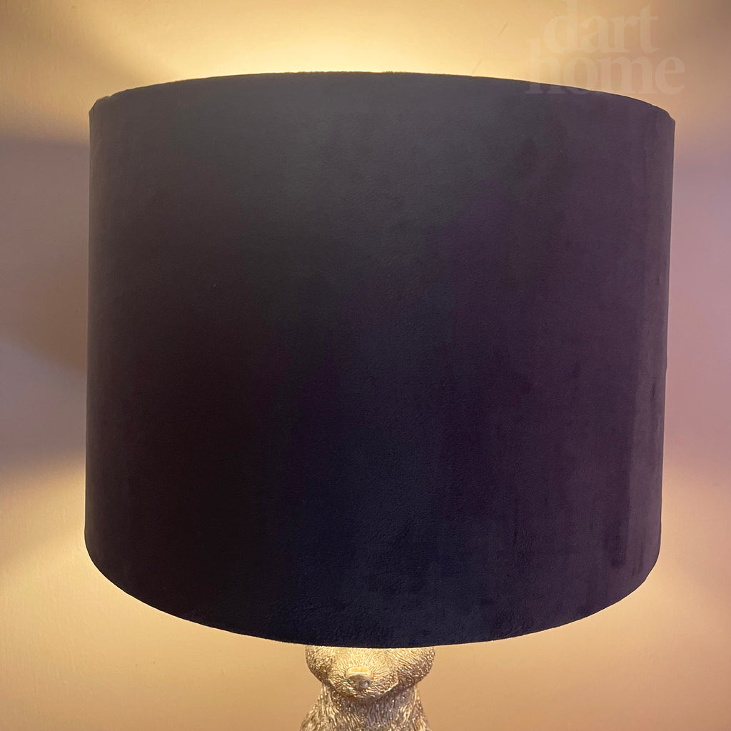 Silberne Erdmännchen-Tischlampe mit Trommelschirm aus blauem Samt