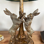 Goldene Marschhasenlampe mit grünem Samtschirm
