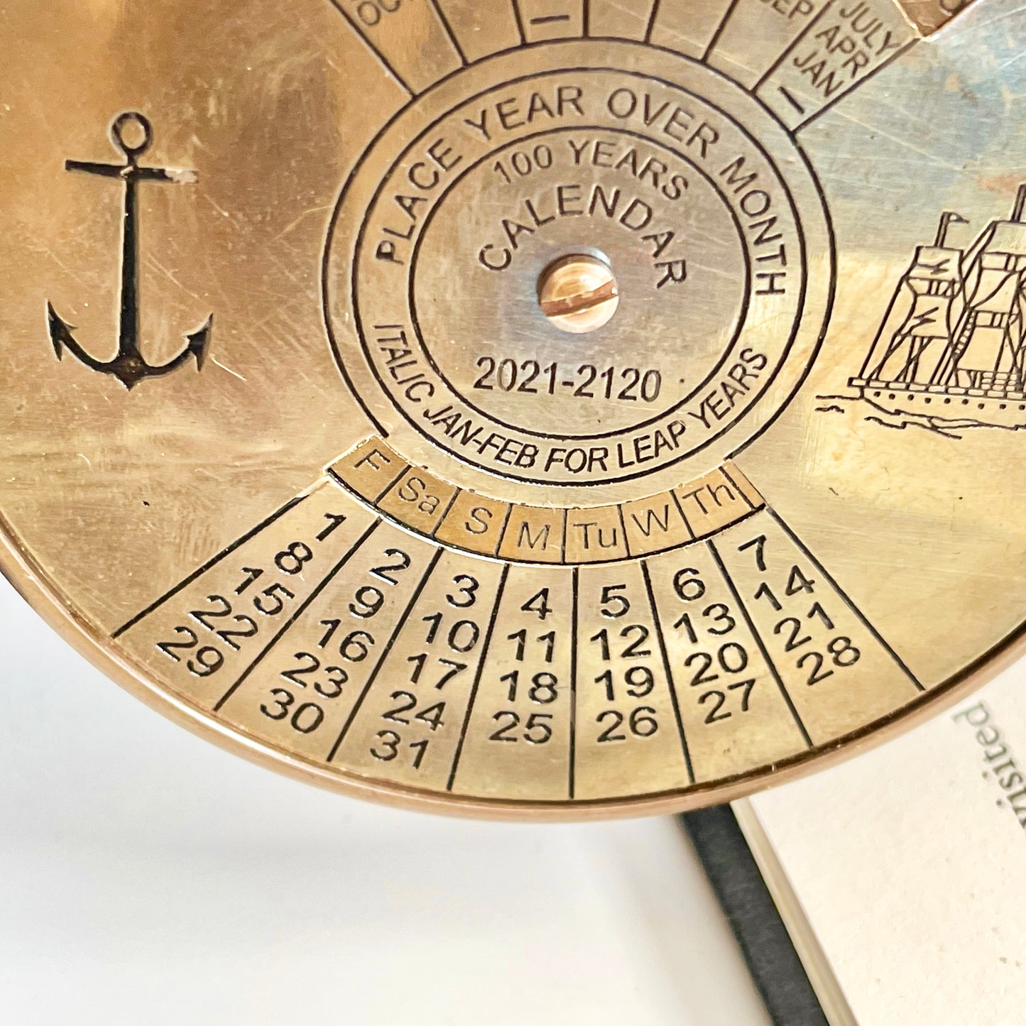 Vintage 100-Jahres-Kalender aus nautischem Messing 2021–2120