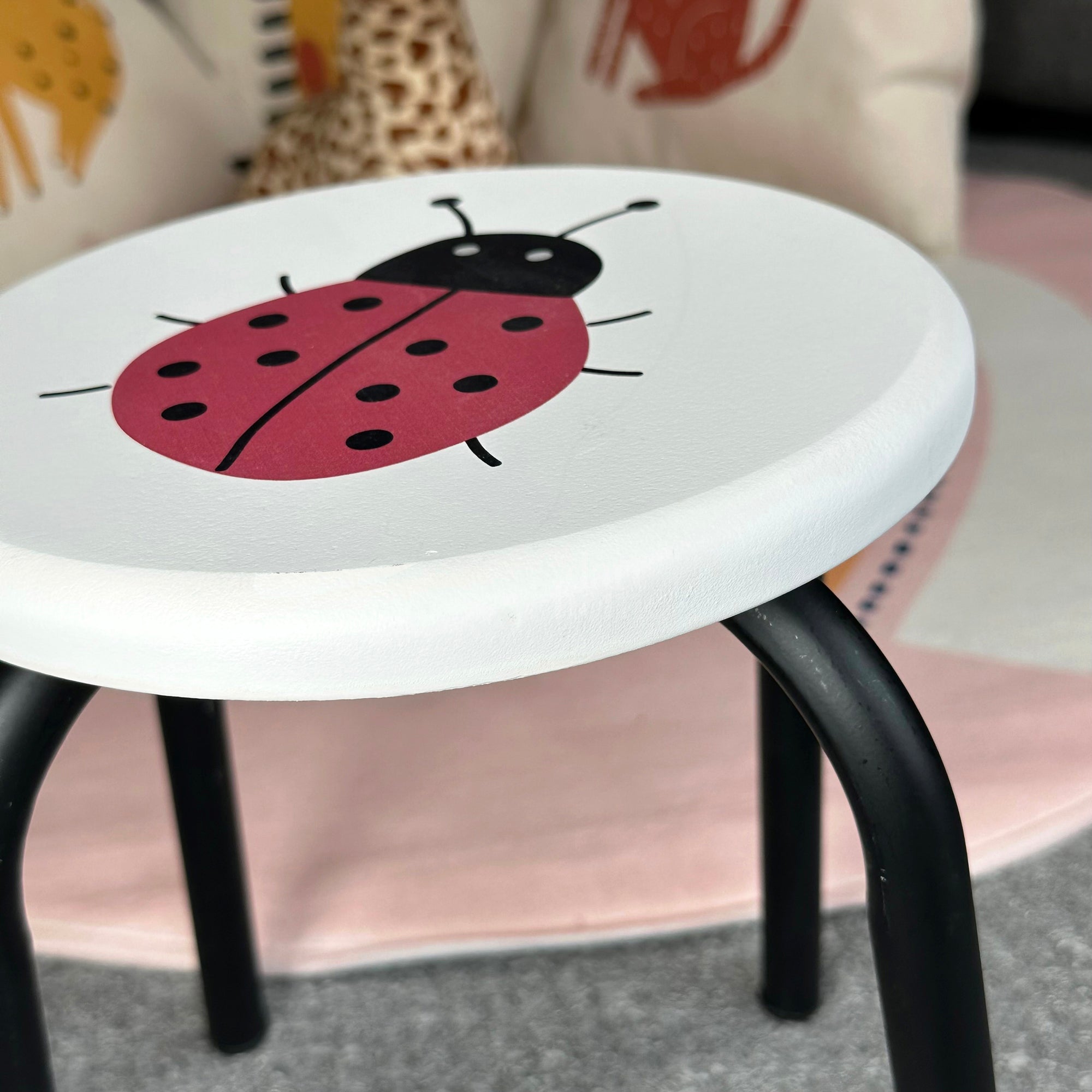 Roter Marienkäfer-Kinderhocker